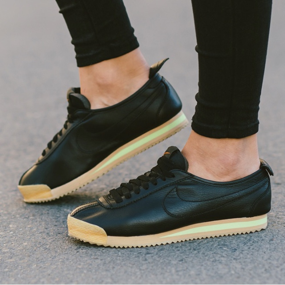Nike Black Lace-Up Women’s Sneakers with Yellow and Green Accents - Never Worn